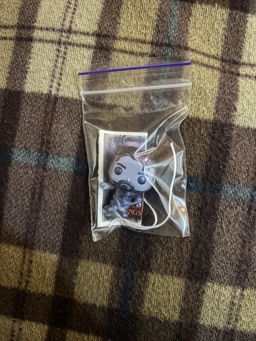 Фігурка Хопер з вивороту Kinder Joy Stranger Things Дивні дива