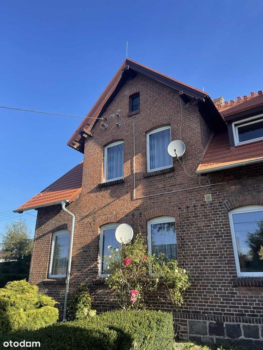 Mieszkanie bezczynszowe 2 pokoje w starej szkole z czerwonej cegły