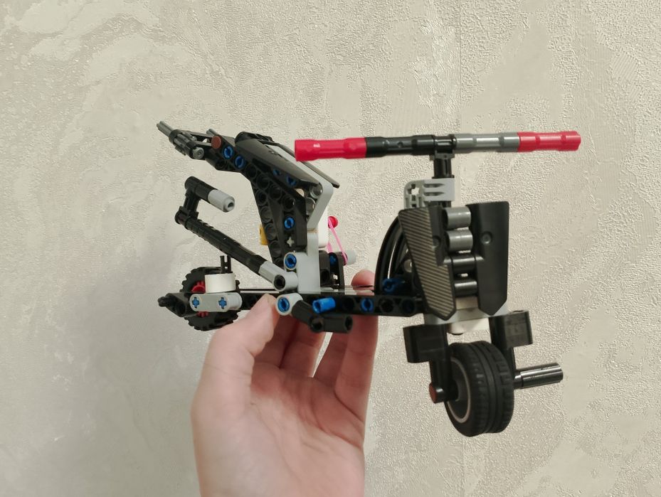 Продаю мопед стант з лего техник