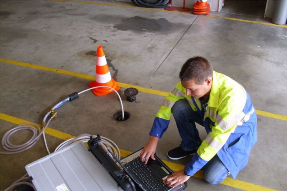 Прочистка канализации, унитаза, ванны. Чистка засоров труб Киев и обл ...