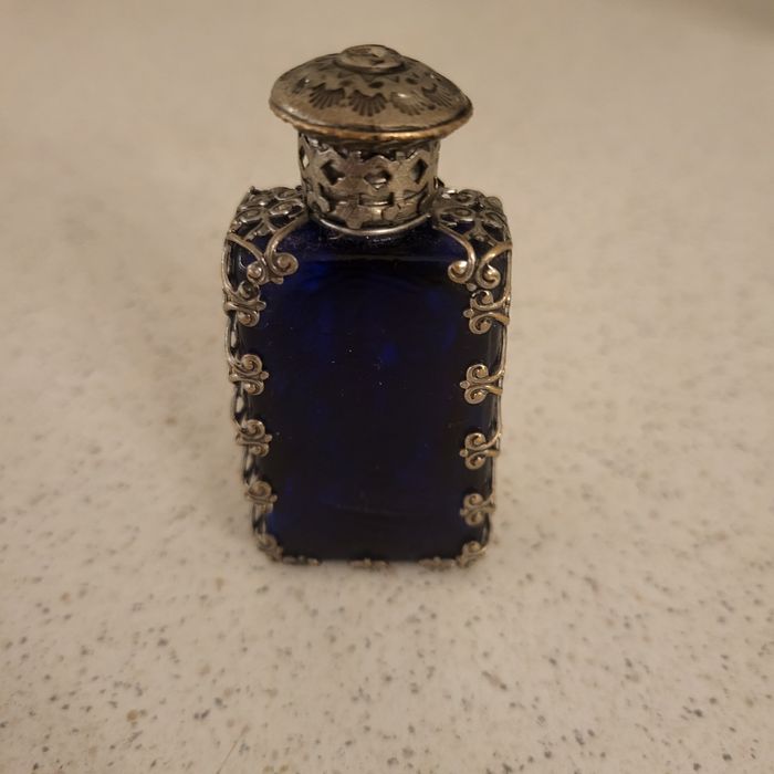 Stary  flakonik na perfumy