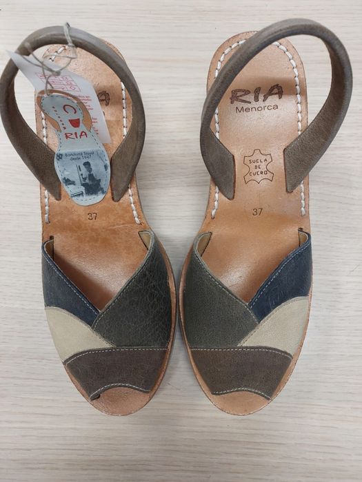 Sandálias em Pele , Marca Ria