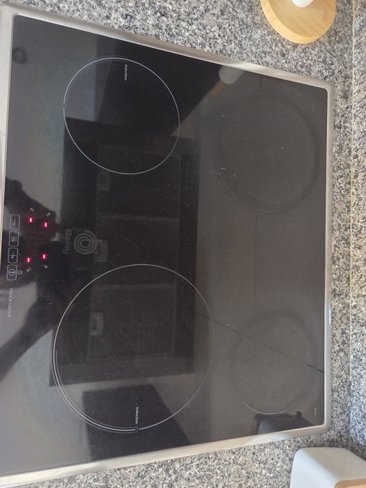 Placa de indução Balay
E duas bocas de vitro cerâmica do qual só funciona 1

Entrego em mãos em Nine ou Braga