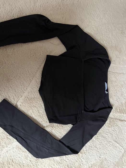 Топ на довгий рукав з відкритим декольте