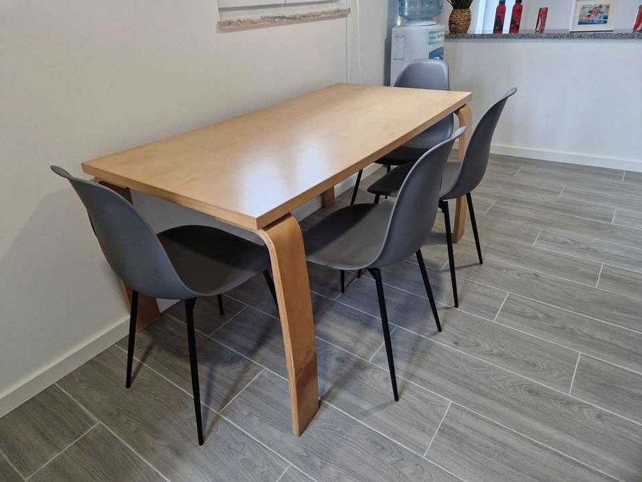 Vendo Mesa Cozinha com 4 Cadeiras