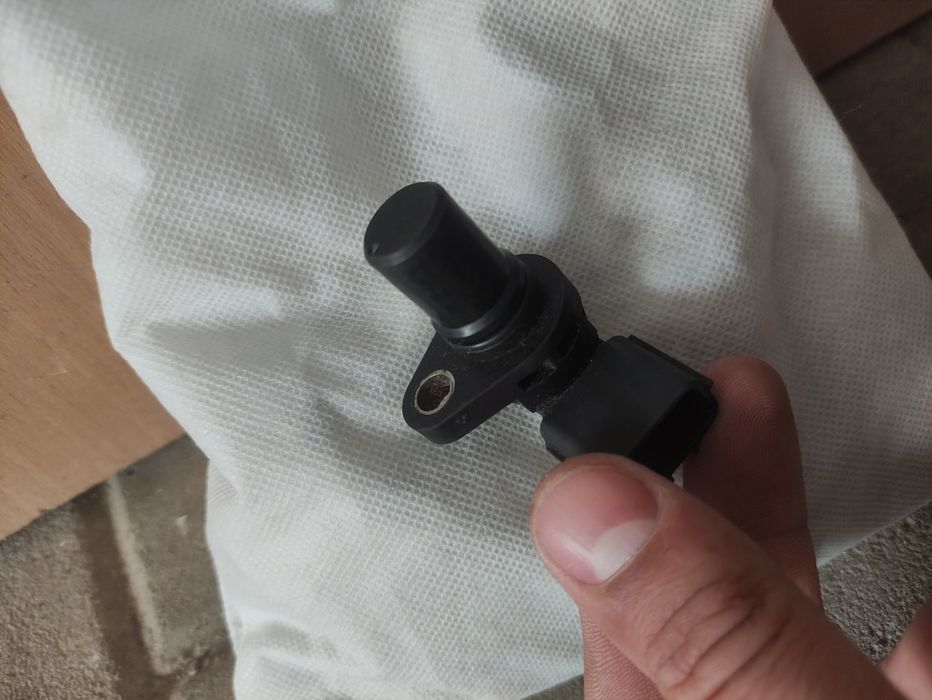 j5t23381  датчик положення колінвала Mazda cx5