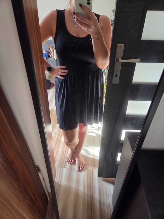 Czarna sukienka na ramiączkach United Colors of Benetton