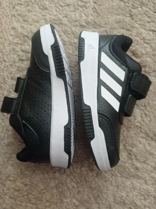 Кросівки(15см по устилці,24роз.(нові).