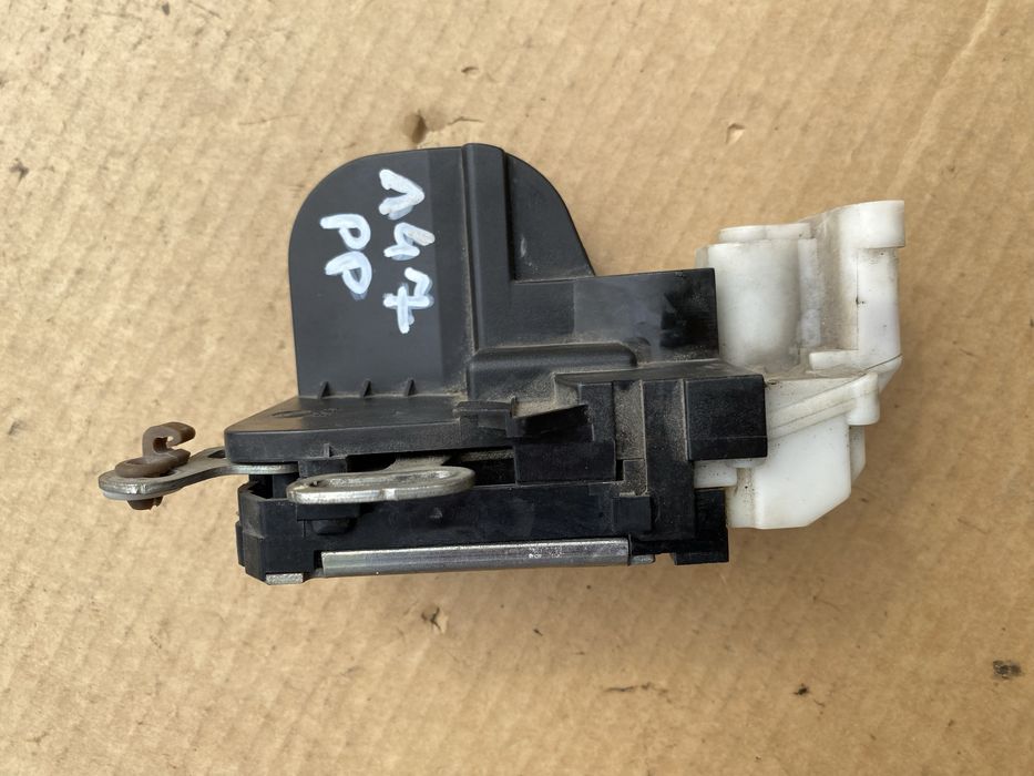 Alfa Romeo 147 zamek prawy przod