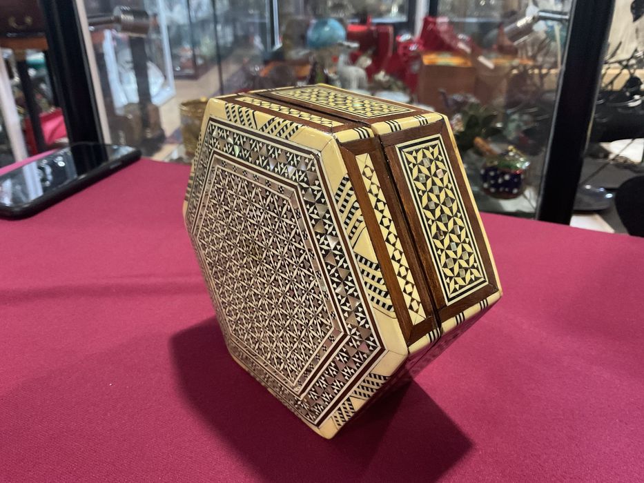 Caixa octagonal trabalho de madre pérola 12x06cm.anuncios abaixo