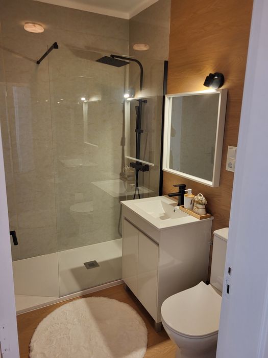 Apartamento t2 com piscina e garagem fechada em condomínio fechado em Esposende, totalmente remodelado.  Não pretendo ser contactado por imobiliárias.
