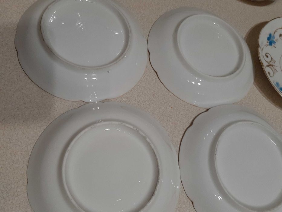 Piękny i elegancki serwis garnitur porcelanowy.