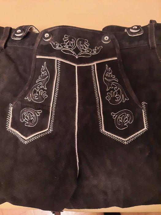 Męski zestaw odzieży tyrolskiej ze skóry.