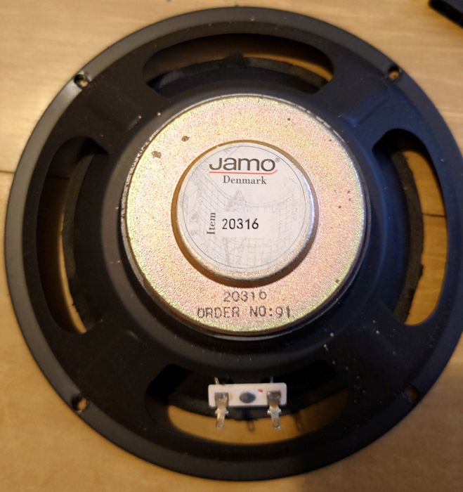 Subwoofer Jamo e4sub1