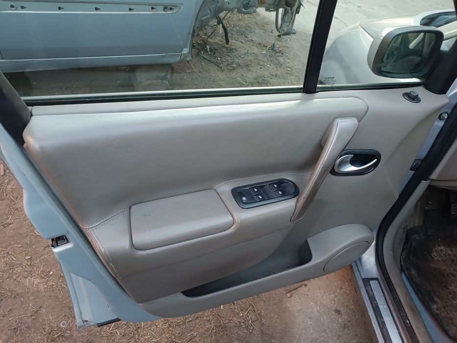 Мотор коробка щеплення торпеда подушка Рено сценік2 гранд сценік2