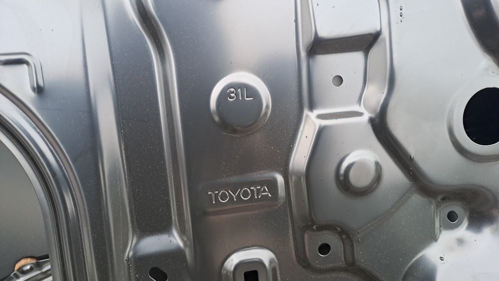 Toyota Rav4 5 V drzwi lewe tył NOWE