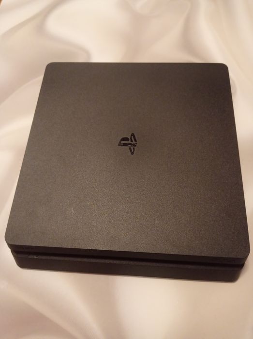 Konsola Sony PlayStation 4 + Zestaw gier za darmo + 2 pady