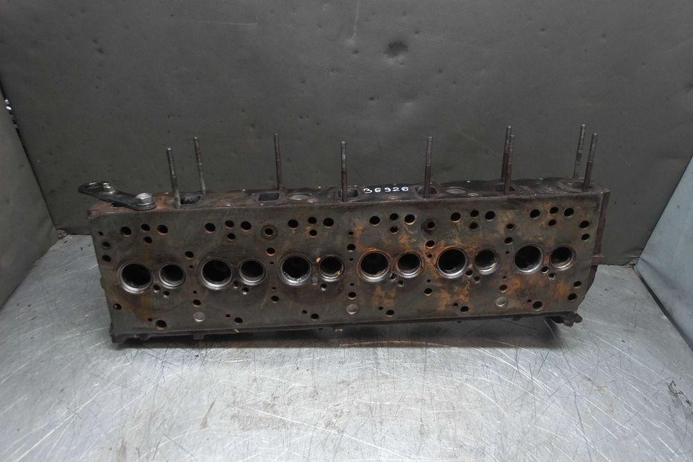 Głowica silnika Isuzu A-6BG1 TQB. Cylinder head Isuzu