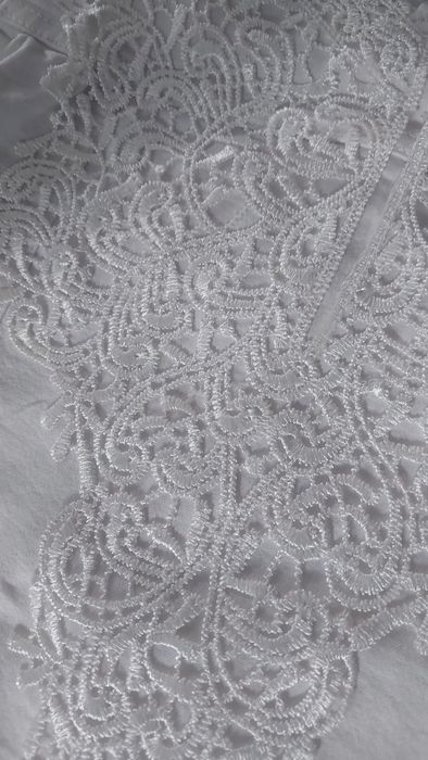 Narzutka kurteczka ślubna biała sinsay jeans aplikacja bolerko marynar