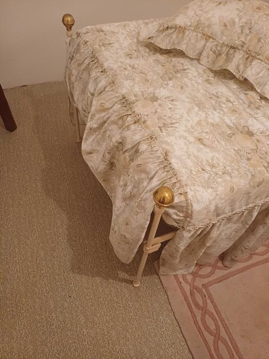 Mobília de quarto com duas camas de solteiro