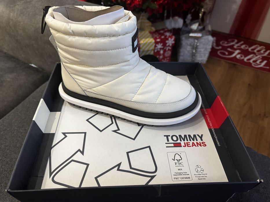 Жіночі білі дутики Tommy Jeans