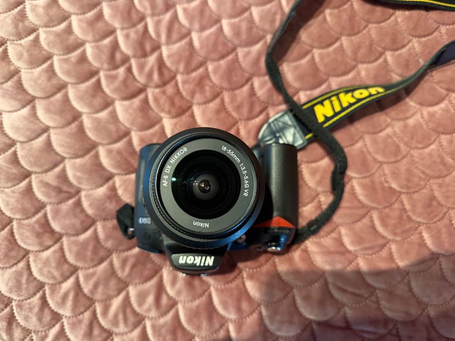 Nikon D90 + Lente