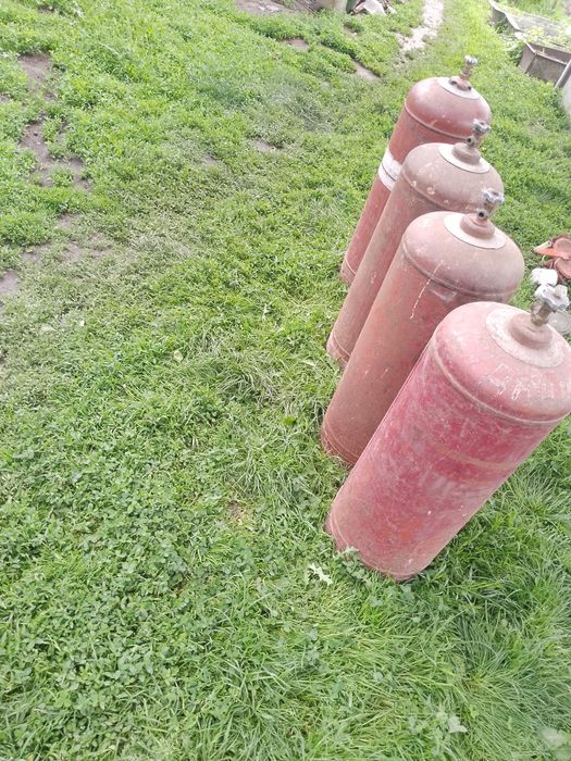 Продам 4 газових балонів