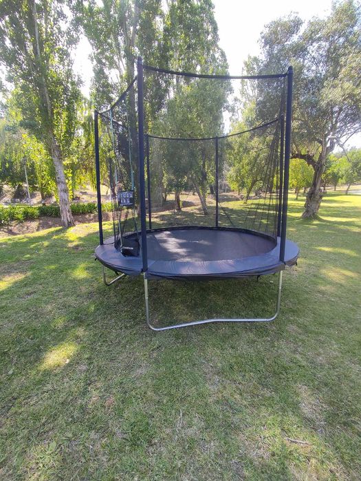 Aluga-se Trampolim