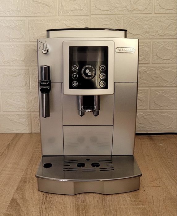 Кавомашина, кофемашина кавоварка Delonghi magnifica s ECAM 23.420