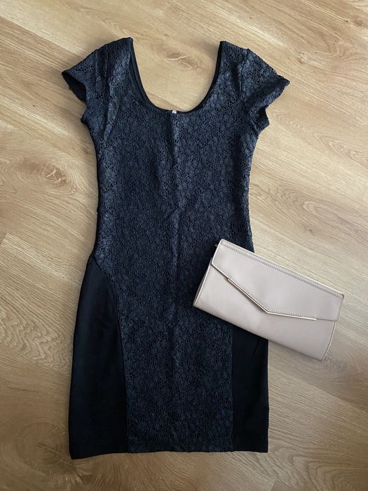 Mała czarna, krotka dopasowana sukienka z koronką, new yorker, S