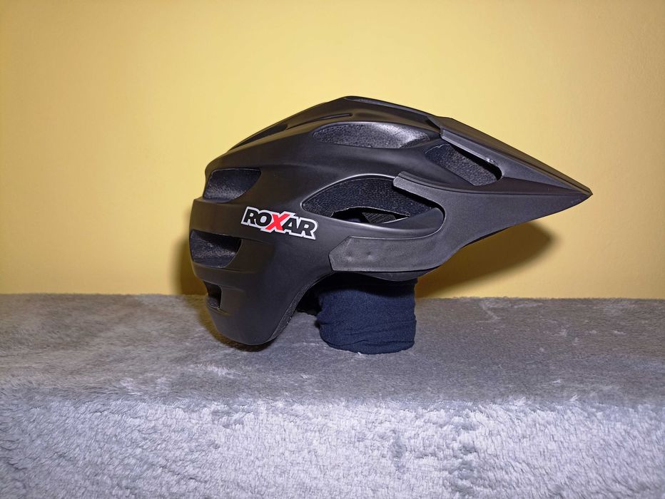 Nowy kask rowerowy -  MTB - z daszkiem - czarny mat - rozmiar M - NOWY