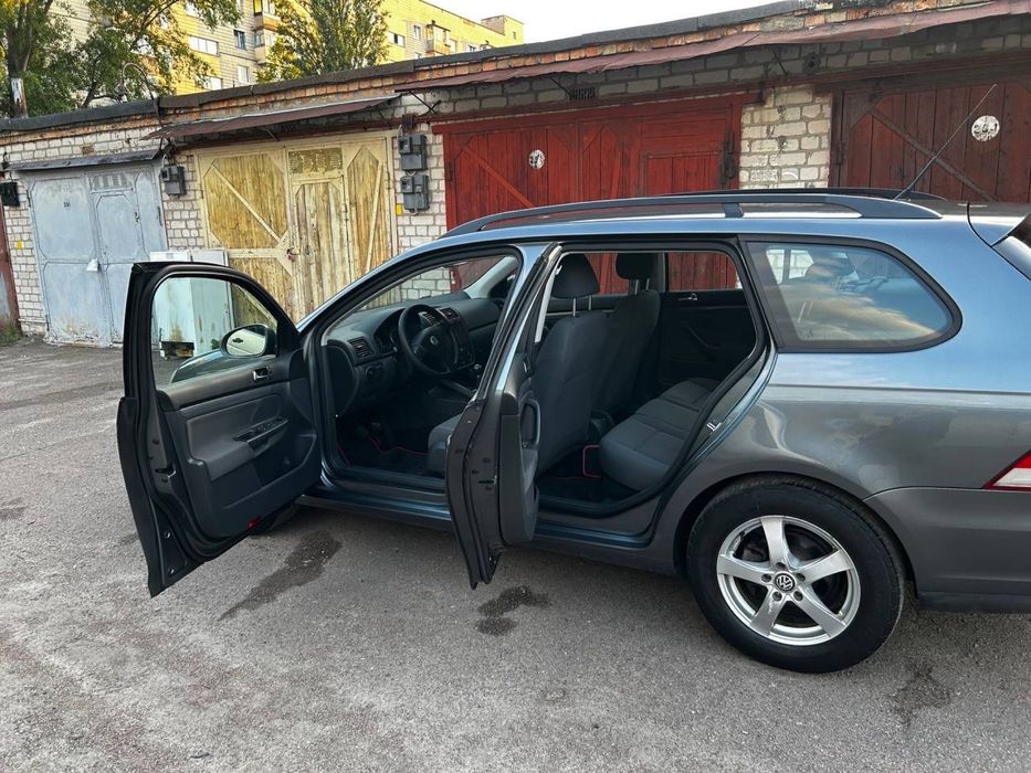 Продам авто Volkswagen Golf 2009