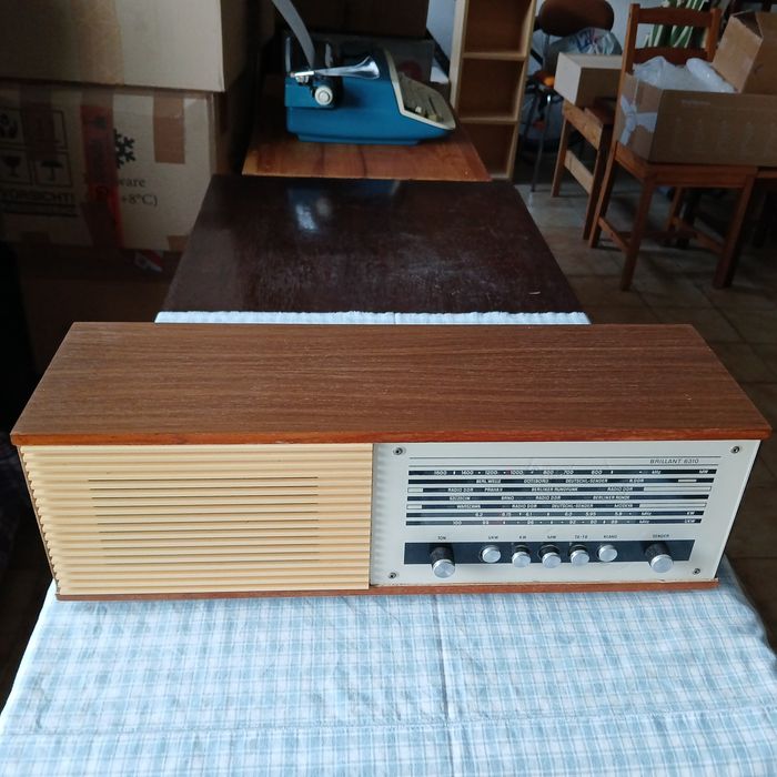 Rádio antigo BRILLANT 6310