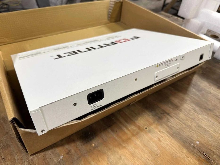 Гігабітний комутатор/світч Fortinet FortiSwitch FS-224D-FPOE PoE