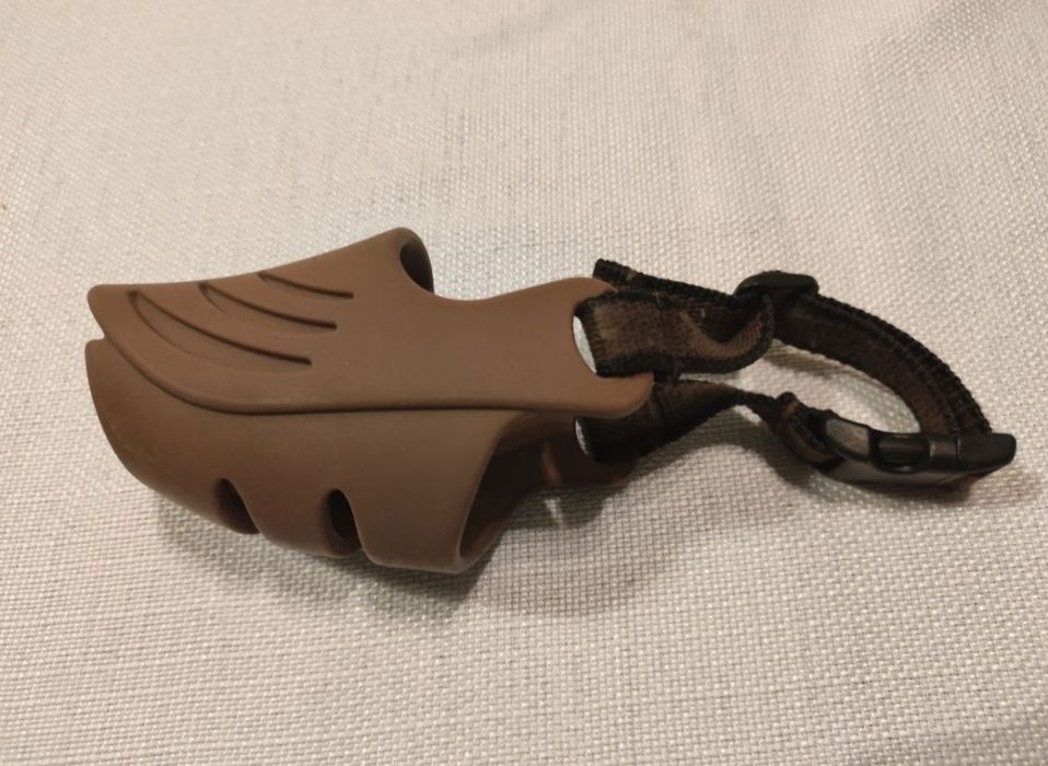 Kaganiec silikonowy rozm. M Artero Silicone Muzzle Cover Brown