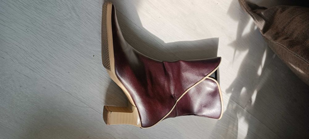 Kozaczki wiosenne burgundiwe