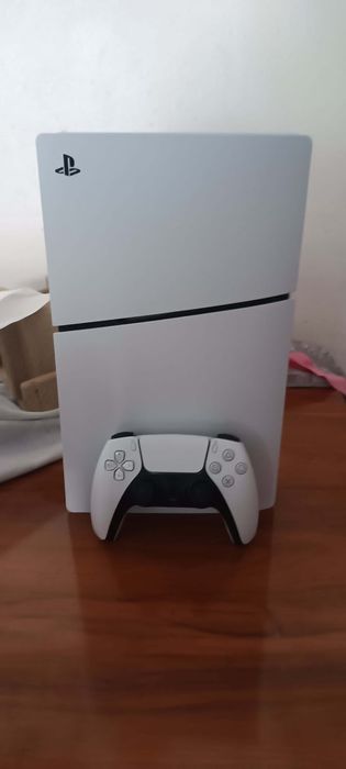 Ps5 slim 1TB + comando + FC25