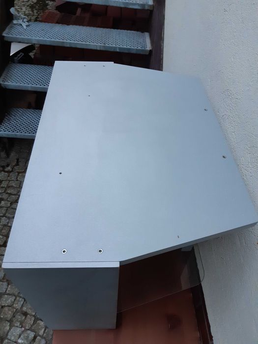 Stolik pod akwarium.