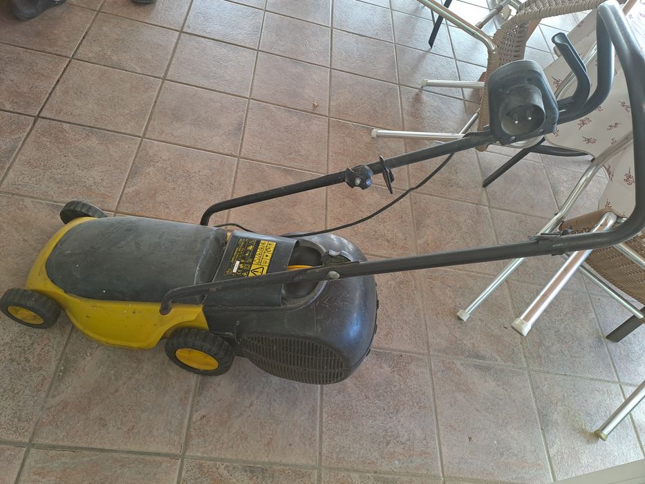 Maquina de cortar relva elétrica