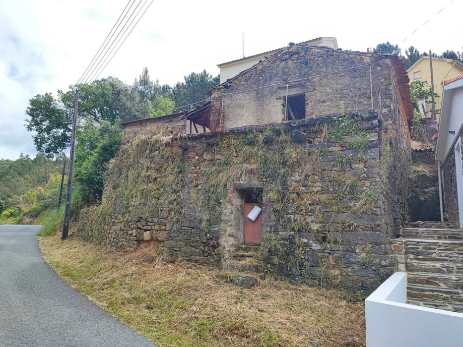 Duas casas em Pedra na Rota do Xisto
