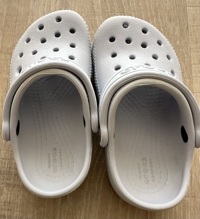Crocs classic brancas - tamanho 23/24