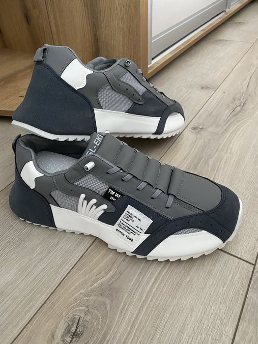 Кросівки 44 розмір