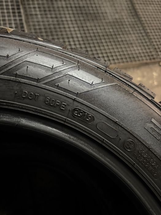 Komplet nowym opon zimowych 215/60/17C Nokian