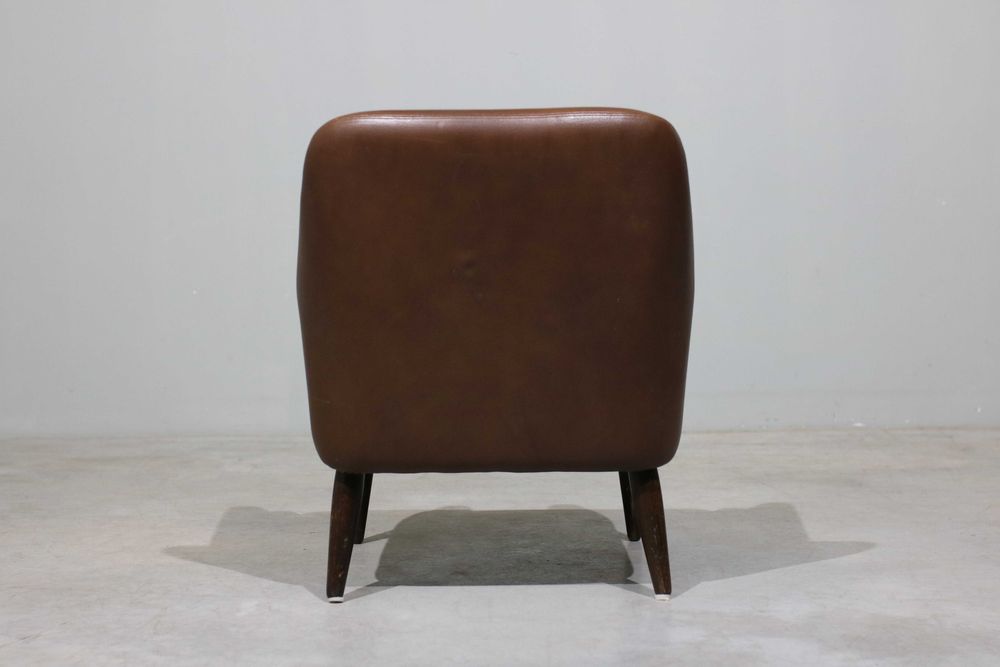 Poltrona vintage em couro | Design Nórdico | Mobiliário Vintage