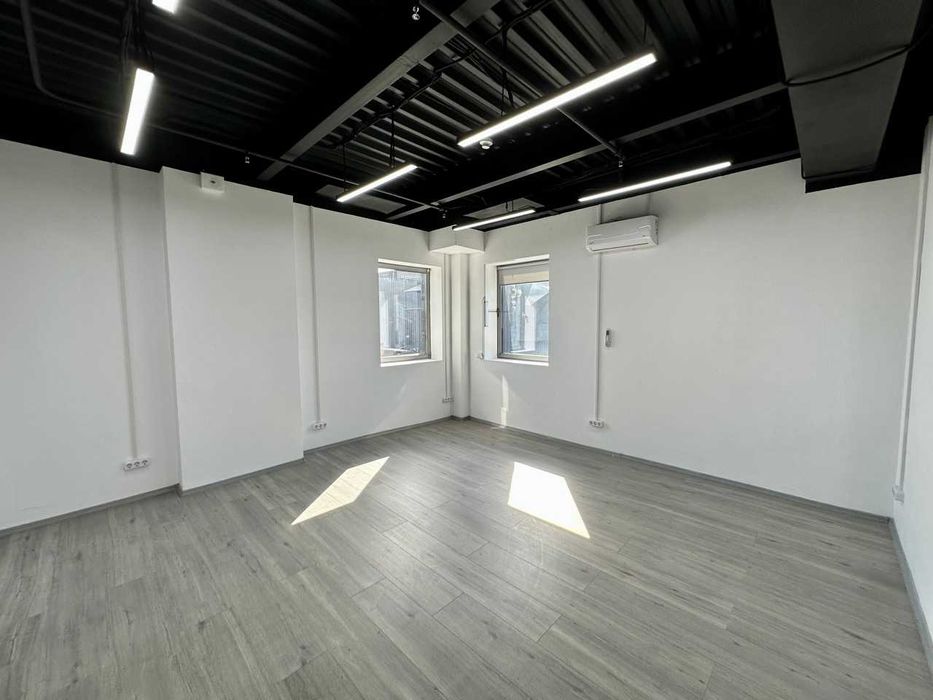 Офіс з генератором, 800 м2, М. Шулявська, ТРЦ Соsmo Multimall. Власник