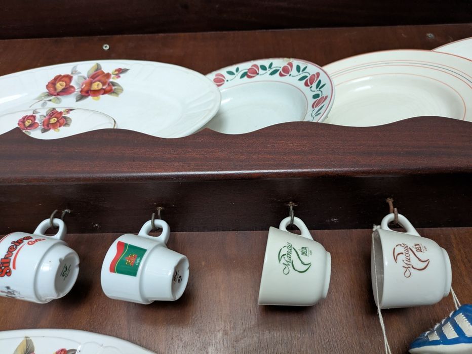 Louçeiro para pratos em Mogno