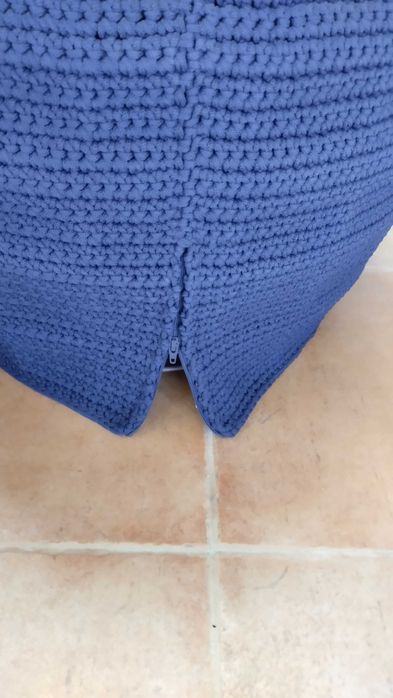Pufe azul escuro IKEA
