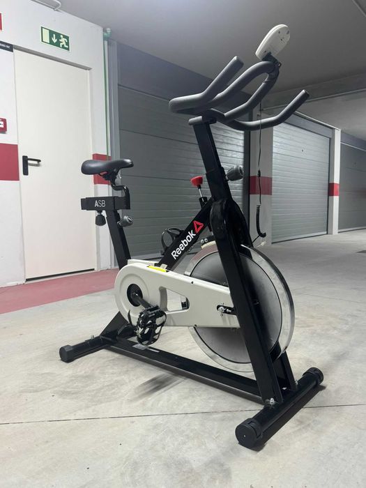 Bicicleta Spinning Reebok AR Sprint Bike – Volante 14 kg – Excelente estado