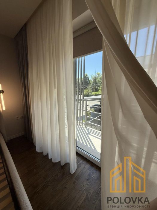 БЕЗ КОМІСІЇ Продаж 3-кімнатного таунхаусу з гаражем у центрі міста