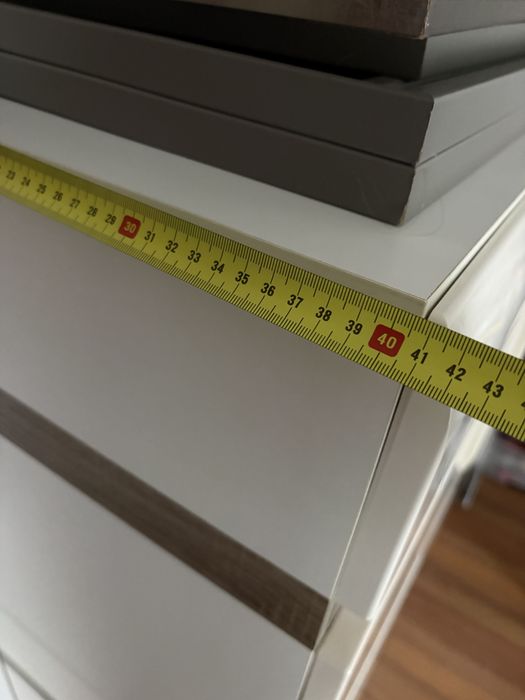 Dwie Komody z delikatnymi uszkodzeniami